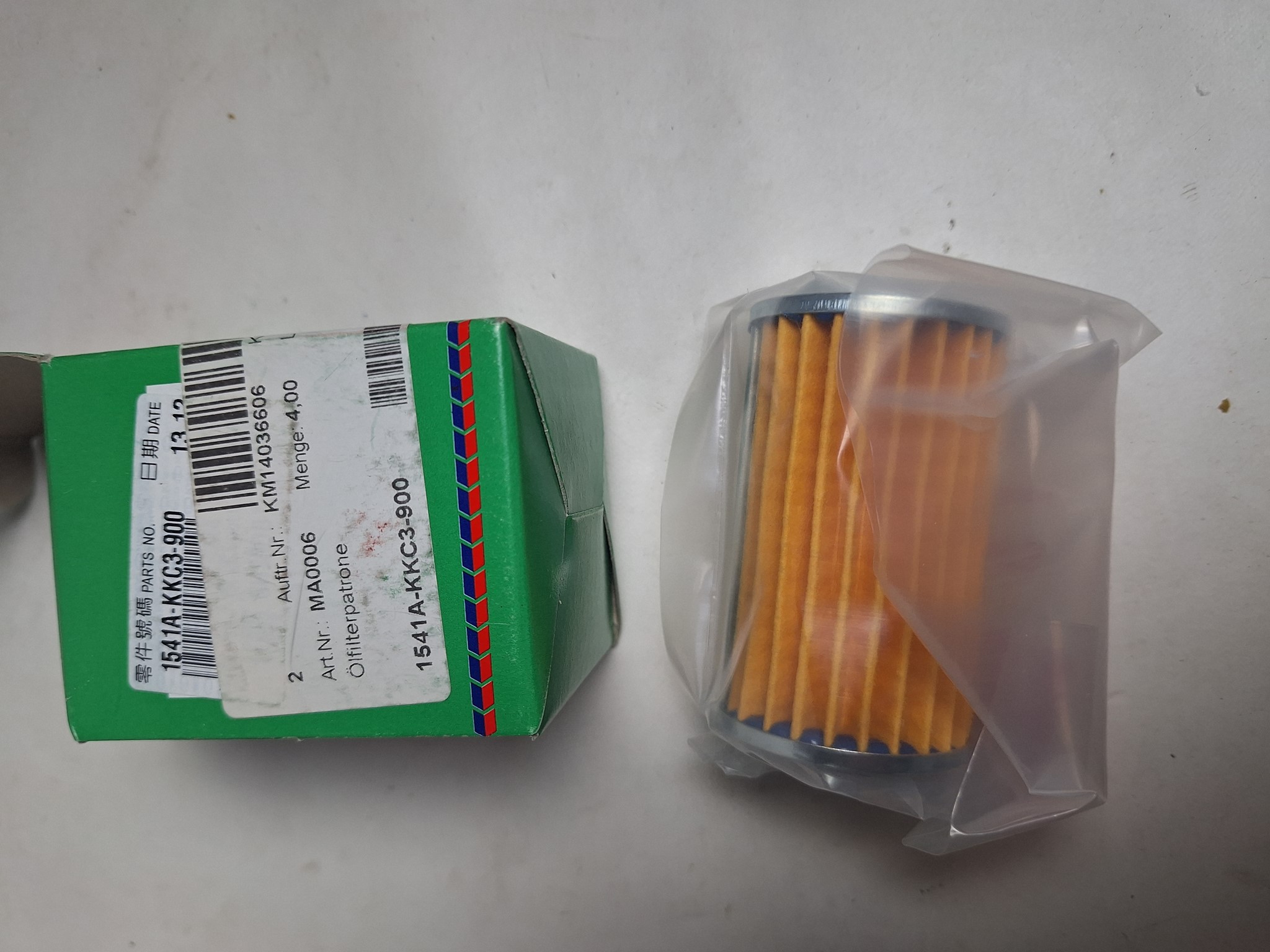 Picture of Kymco  GRAND DINK 125 4T EUROII  ÖLFILTER  1541A-KKC3-900